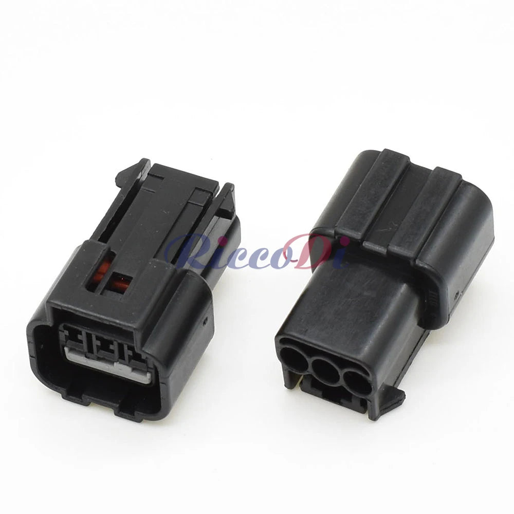 Locking feature of 3-pin automotive connector ensures stable wiring connection