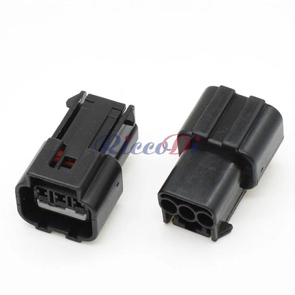 Locking feature of 3-pin automotive connector ensures stable wiring connection