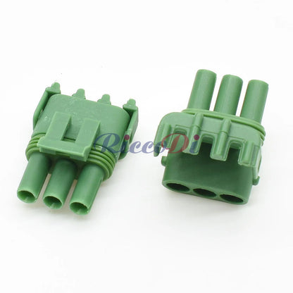 Detailed view of plastic housing and wiring in 3-Pin Delphi 2.5 Series waterproof connector