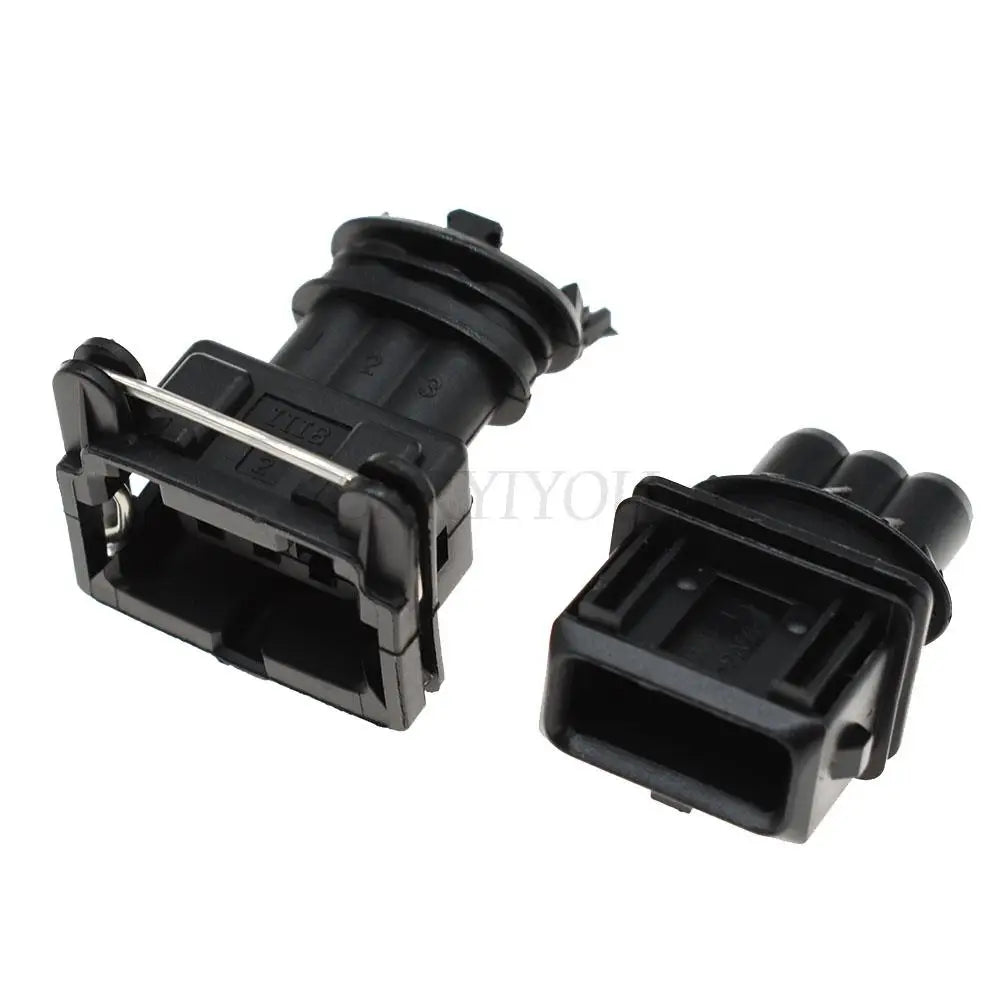 3-pin EFI fuel injector connector installed in car sensor and power timer system for secure wiring