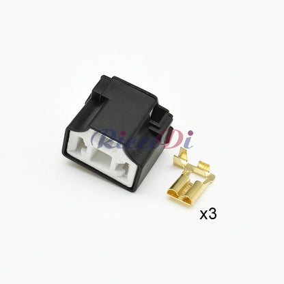 3 pin H4 automotive headlight socket connector showing stable pin layout and secure contact design