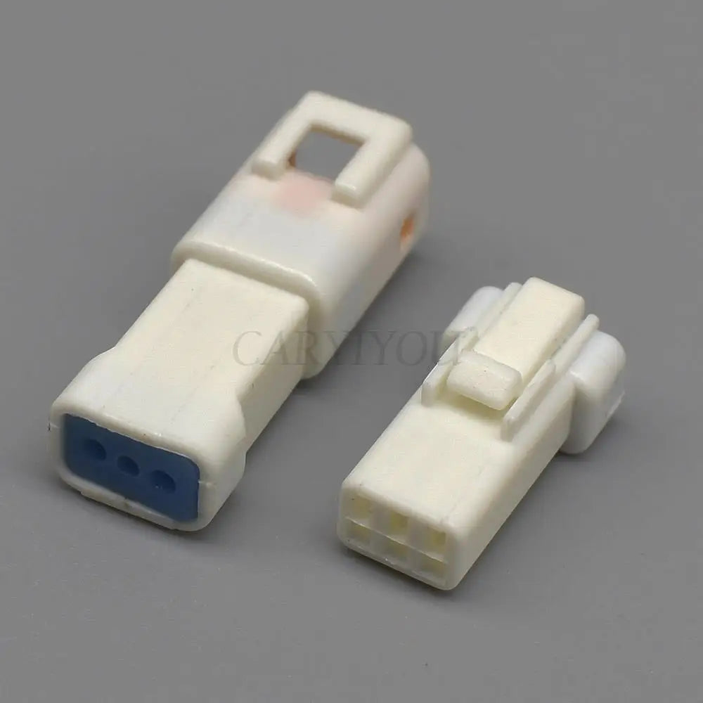 Pin and locking structure of 3 pin automotive rearview mirror connector for secure connection