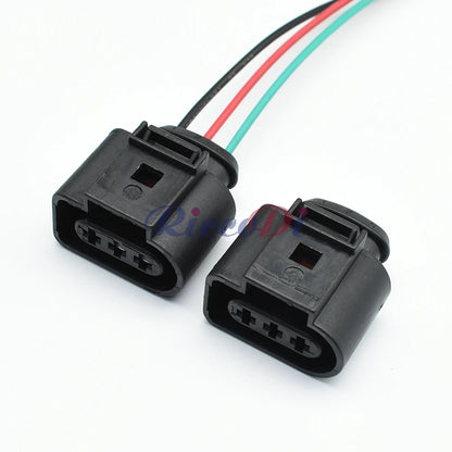 Sealed design of 3-pin automotive sensor pigtail connector ensures waterproof and reliable electrical connection