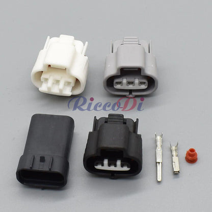 3pin-toyota-connector-pin-closeup

