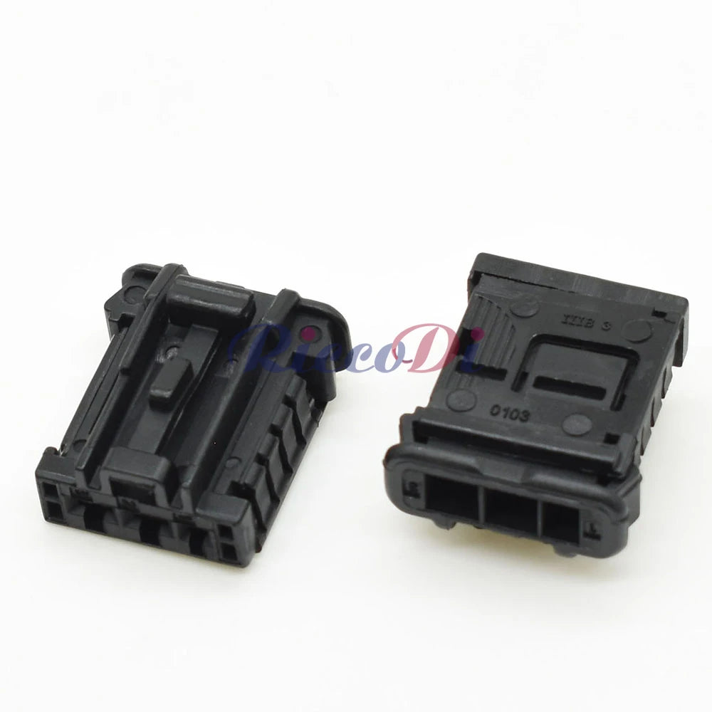 Male and female terminal structure of 3 way automotive unsealed wiring harness connector