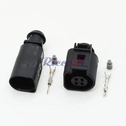 Close-up of 4 Hole male female 1.5mm water temperature sensor connector terminals 4B0 973 812 4B0973812 4B0 973 712 for VW