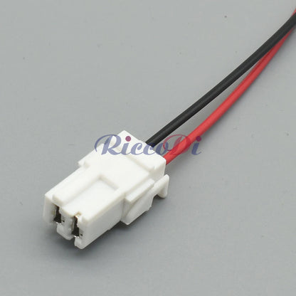 Installation demonstration of 4.8mm 4 pin automotive connector plug for car wiring harness applications