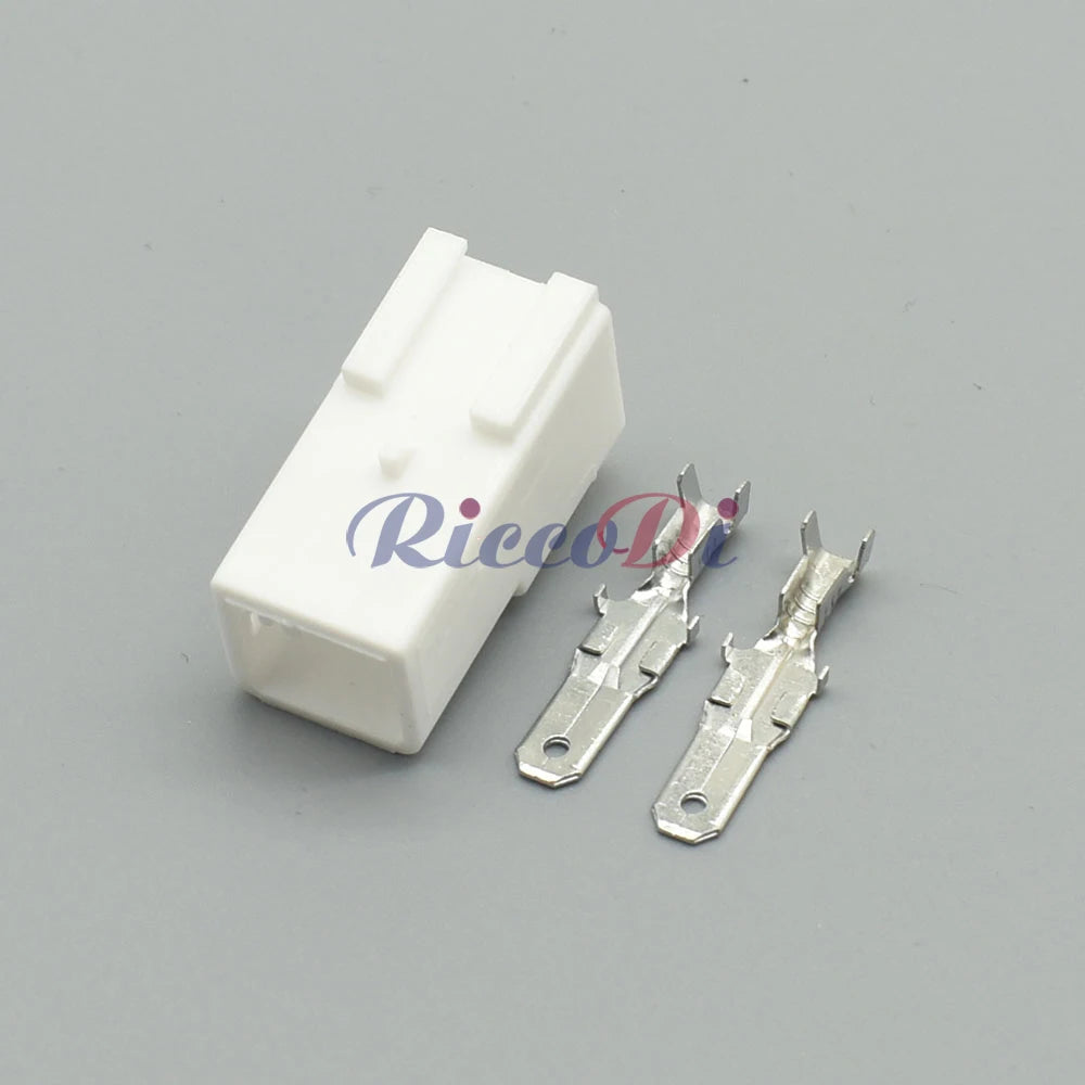 Mating interface of 4.8mm 4 pin automotive connector plug providing secure fit in car wiring harness