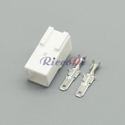 Mating interface of 4.8mm 4 pin automotive connector plug providing secure fit in car wiring harness