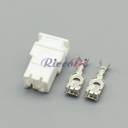 Durable housing of 4.8mm 4 pin automotive connector plug ensuring reliable wiring connection