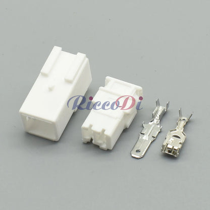 Close-up of terminals on 4.8mm 4 pin automotive connector showing secure electrical contact