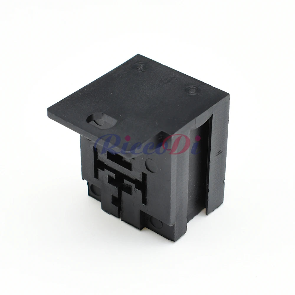 5 pin relay connector with mounting bracket for automotive applications