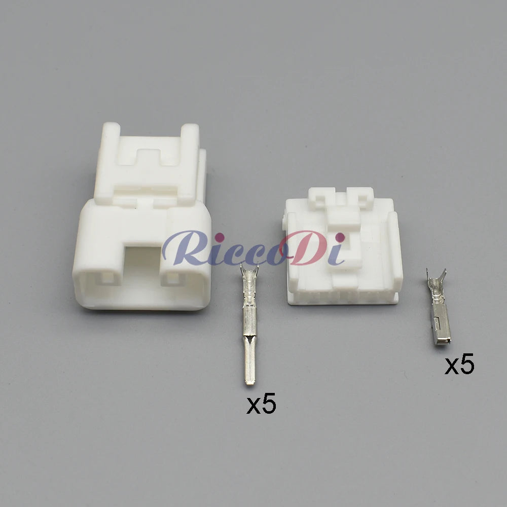 Close-up of 5 Pins automotive glass lifter socket wire harness connector terminals 7282-1050 7283-1050 1300-3111 1300-3783 90980-12348 for Toyota