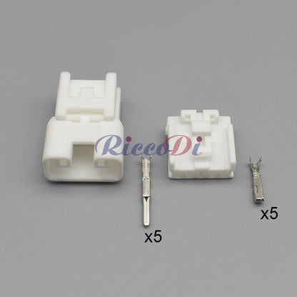 Close-up of 5 Pins automotive glass lifter socket wire harness connector terminals 7282-1050 7283-1050 1300-3111 1300-3783 90980-12348 for Toyota