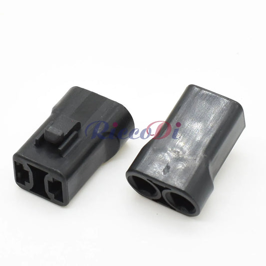 Close-up of terminals on 6.3mm series 2 pin black female connector DJM7021-6.3-21 for secure automotive connections