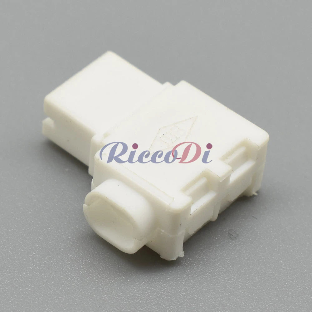 6.3mm automotive female flag plug 176497-1 installed in wiring harness for secure and efficient vehicle electrical connections