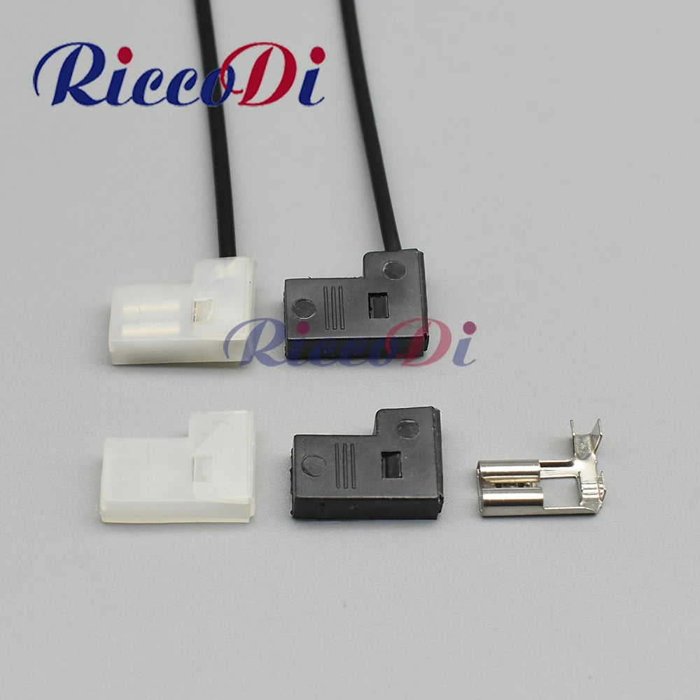 6.3mm flag style automotive lamp socket connector with spring lock for vehicle lighting systems