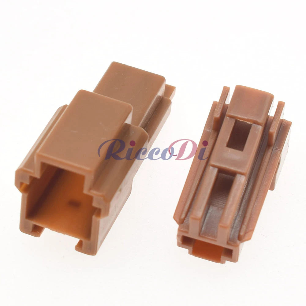 Close-up of terminals on 6098-0232 6098-0234 6.3mm 1 pin female male connector for reliable electrical connection