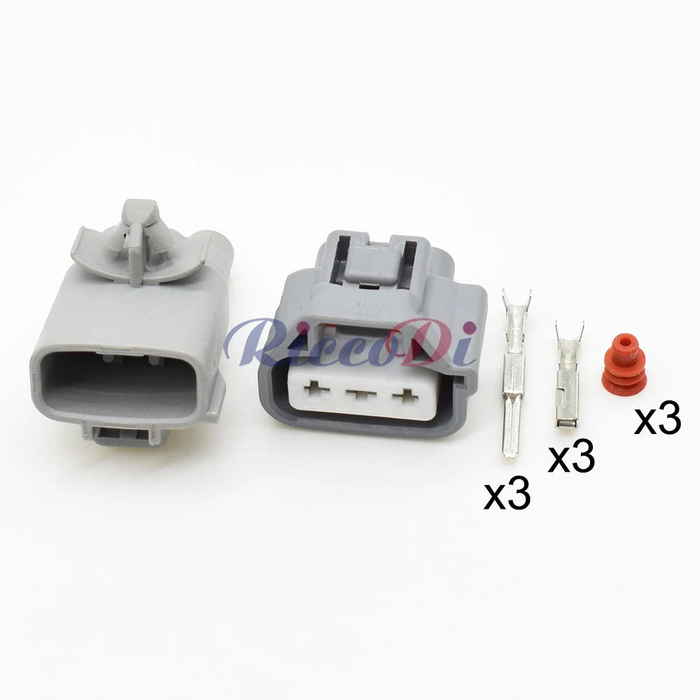Close-up of terminals for 6189-0193 90980-10981 3 pin automotive waterproof wiper water jet plug connector for Toyota Reiz GRX13 Camry V5 Lexus IS