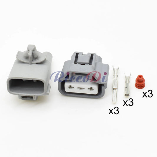 Close-up of terminals for 6189-0193 90980-10981 3 pin automotive waterproof wiper water jet plug connector for Toyota Reiz GRX13 Camry V5 Lexus IS