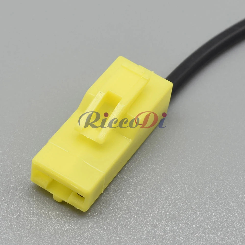 Durable 9.5mm automotive female housing connector DJ7015-9.5-21 showing robust plastic construction for long-lasting wiring performance