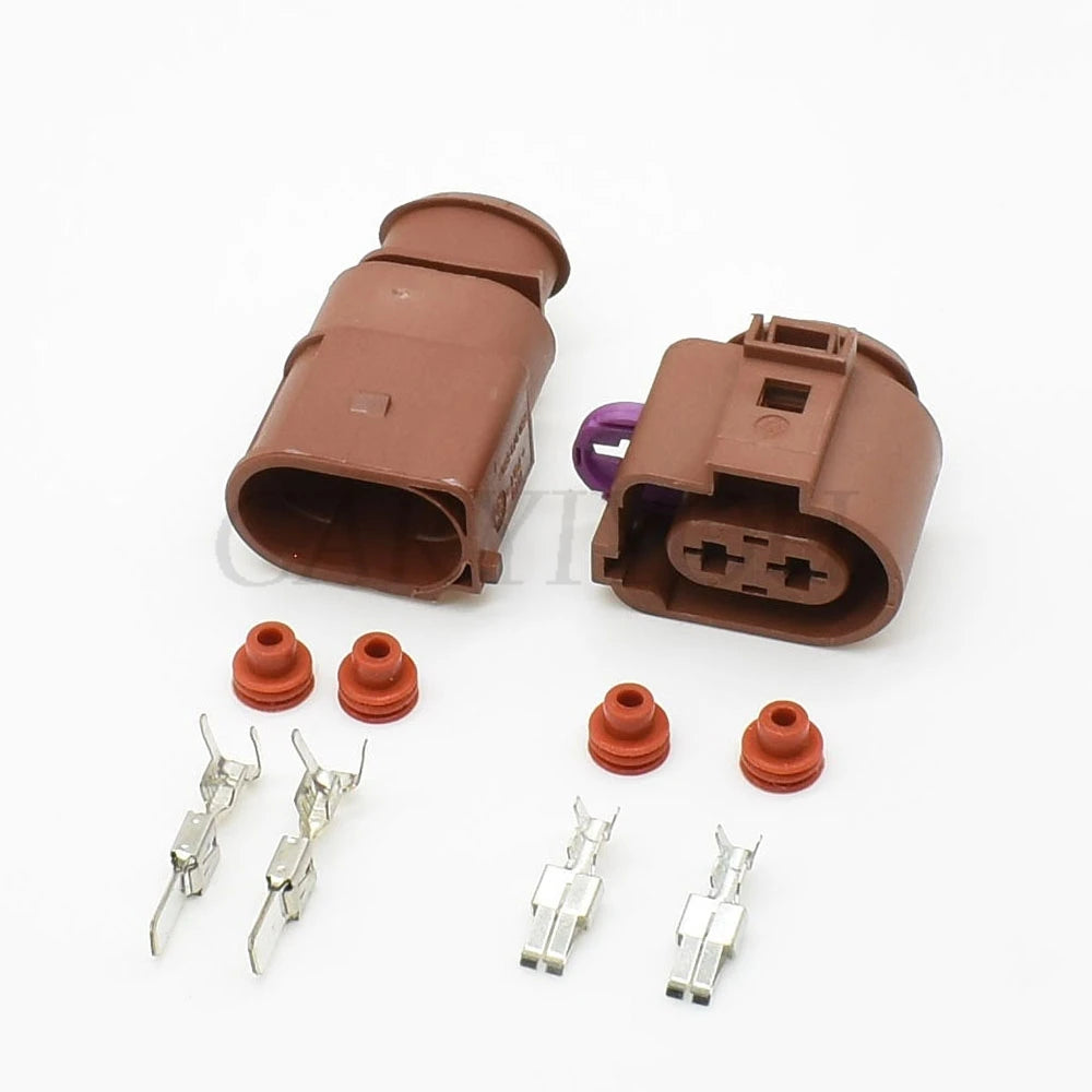 durable automotive fan plug housing with sealed structure for long term use