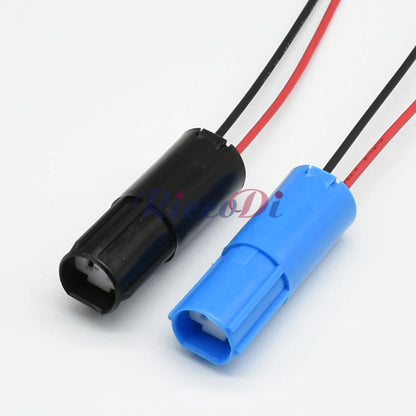 male and female automotive wire plug for secure fuel injector connections