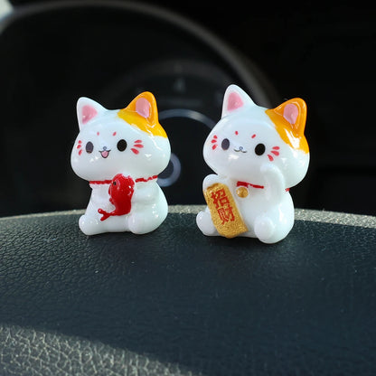 Car Japanese Lucky Cat Ornaments Car Dashboard Center Console Cute Resin Maneki-Neko Auto Interior DIY Decoration Accessories