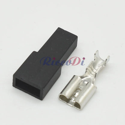DJ7013B-6.3-21 Automotive Yellow Rectangular Connector — 6.3mm 1-Pin Jacketed Wiring Plug with Terminal
