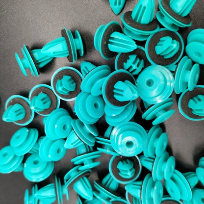 Green Nylon Retaining Clip for Toyota Bumper &amp; Door — Auto Vehicle Retainer Fastener Rivet 20/40pcs