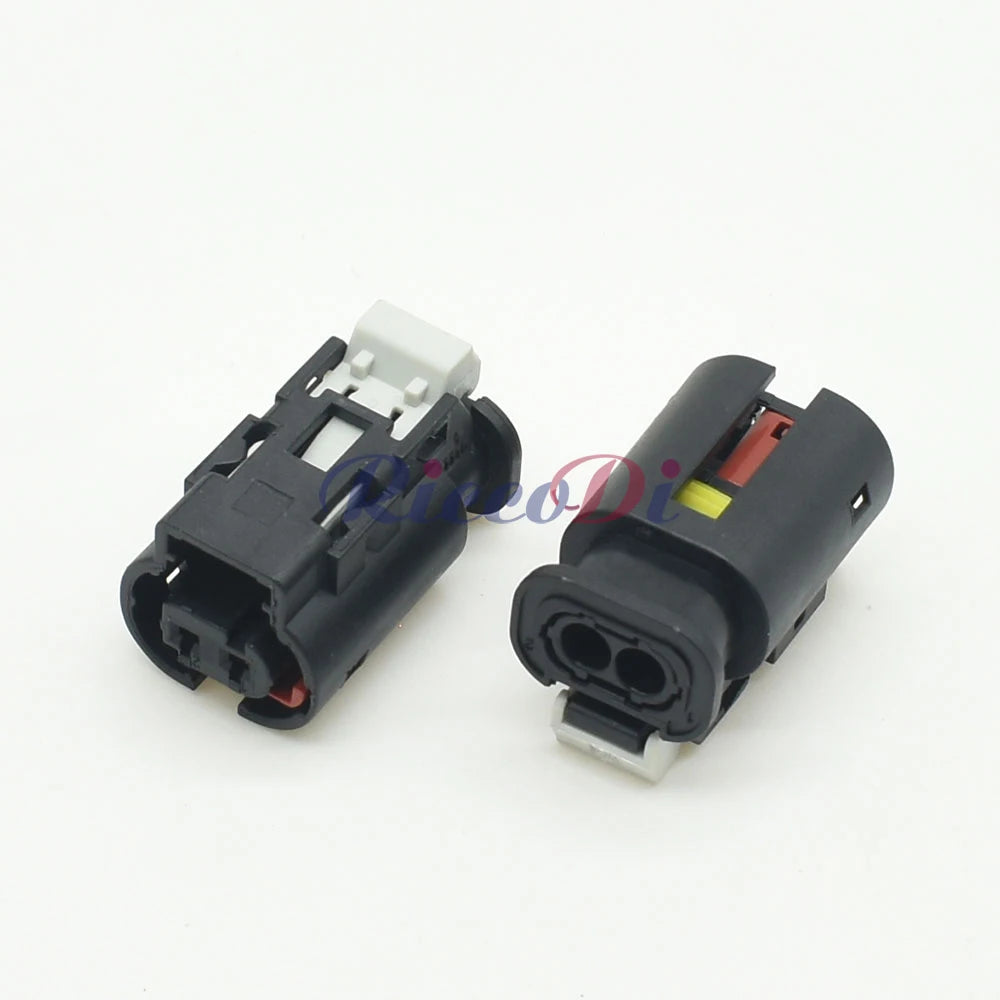 Automotive Fuel Nozzle and Urea Sensor Connector with Terminals 1-1718643-1 1-1703498-1
