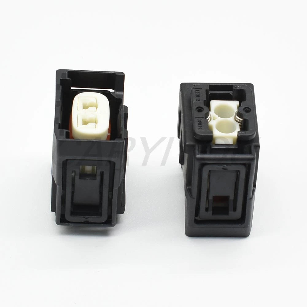 Automotive Diesel Fuel Injector Connector AC Assembly with Terminals Car Fuel Pump Socket 90980-12747 7287-1495-30