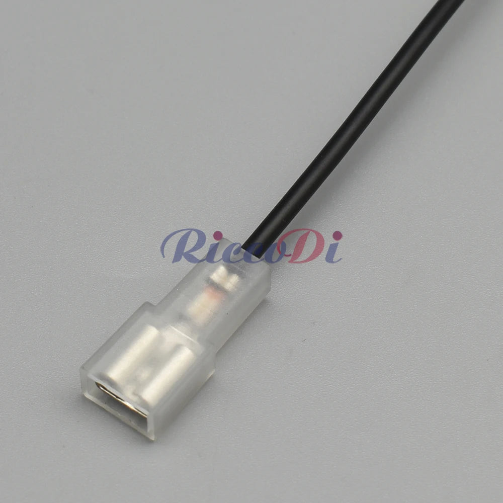 DJ7013B-6.3-21 Automotive Yellow Rectangular Connector — 6.3mm 1-Pin Jacketed Wiring Plug with Terminal