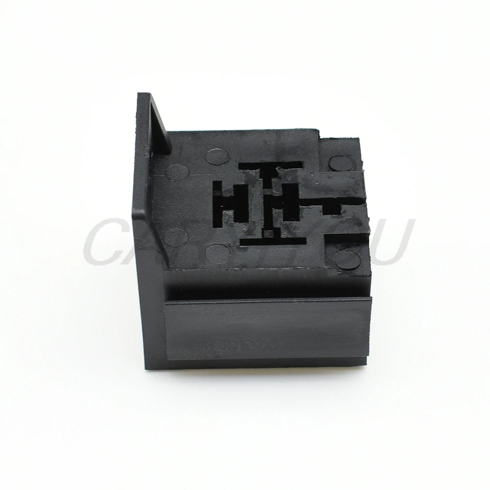 5 Pin 6.3mm Relay Base Holder Connector 3334485008 DJJ7054Y-6.3-21 PA66 with Mounting Bracket