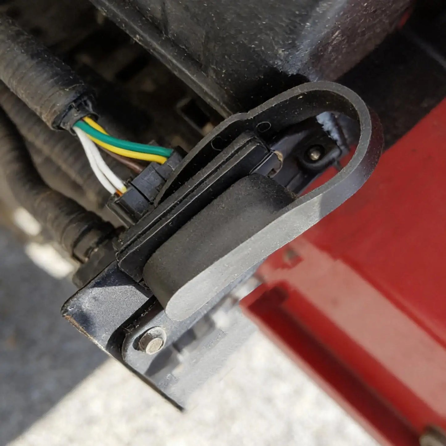 Universal 4-Way Flat Trailer Plug Dust Cap — Rubber Connector Boot with Safety Loop