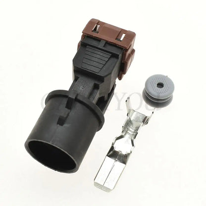 1 Pin 7.8mm Connector PK011-01027 PK015-01027 DJ7015Y-7.8 PA66 Automotive Plug Socket with Terminal