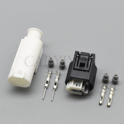 sealed automotive connector housing with terminals for reliable small current connection