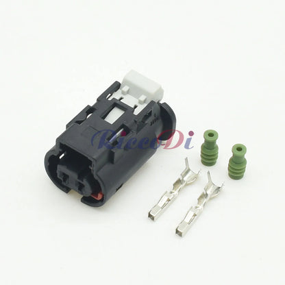 Automotive Fuel Nozzle and Urea Sensor Connector with Terminals 1-1718643-1 1-1703498-1