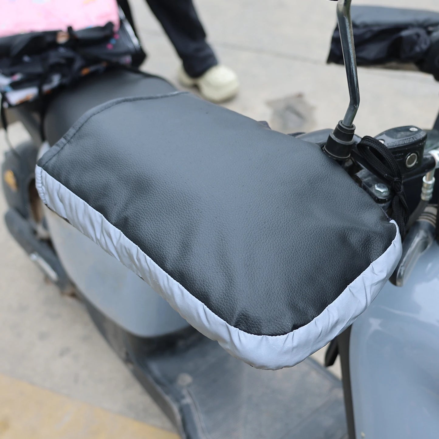 Motorcycle Handlebar Muffs – Thick Warm Grip Handle Covers, Rainproof Winter Warmer Gloves for Scooter & Motorcycle