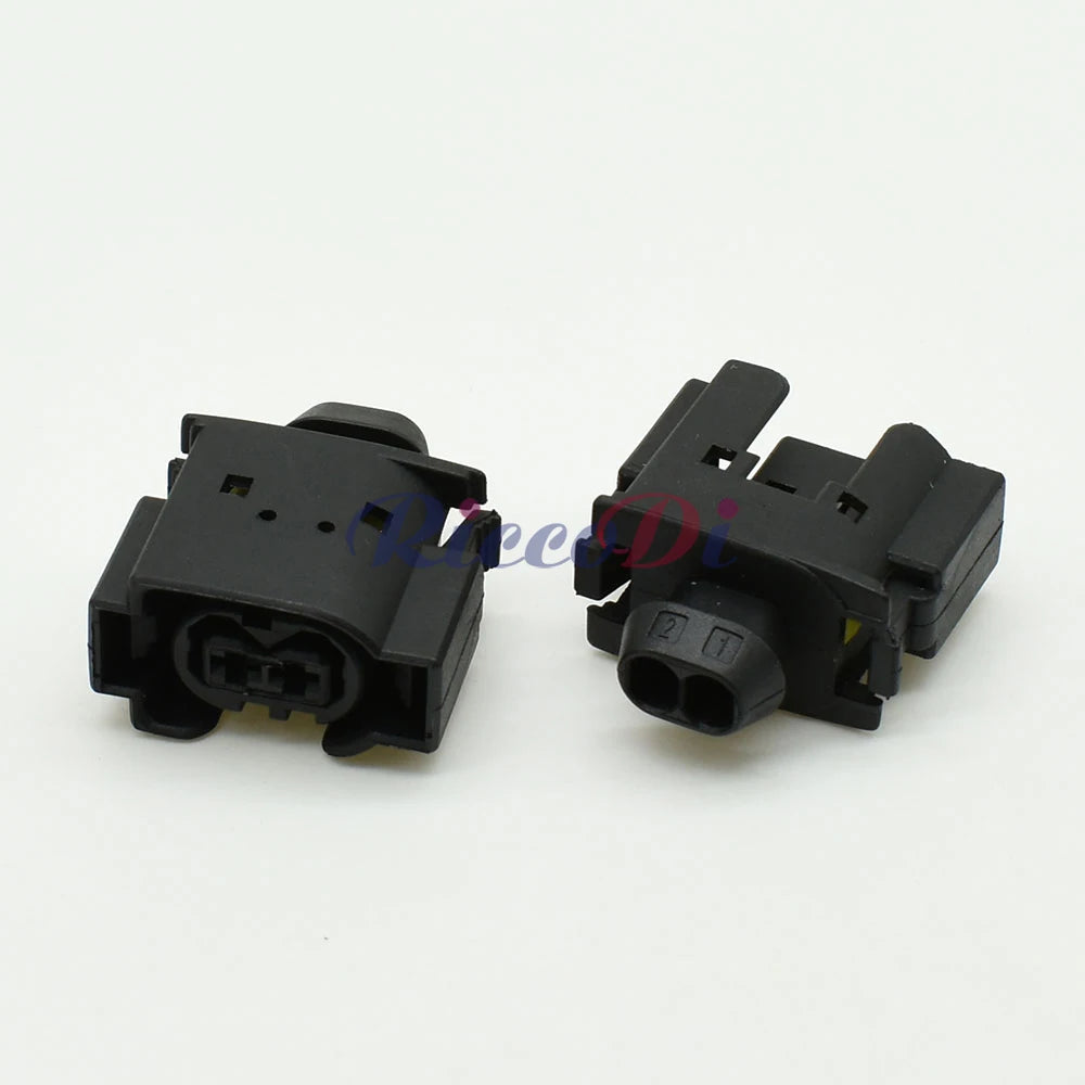Durable plastic housing of 2-pin automotive AC assembly waterproof connector