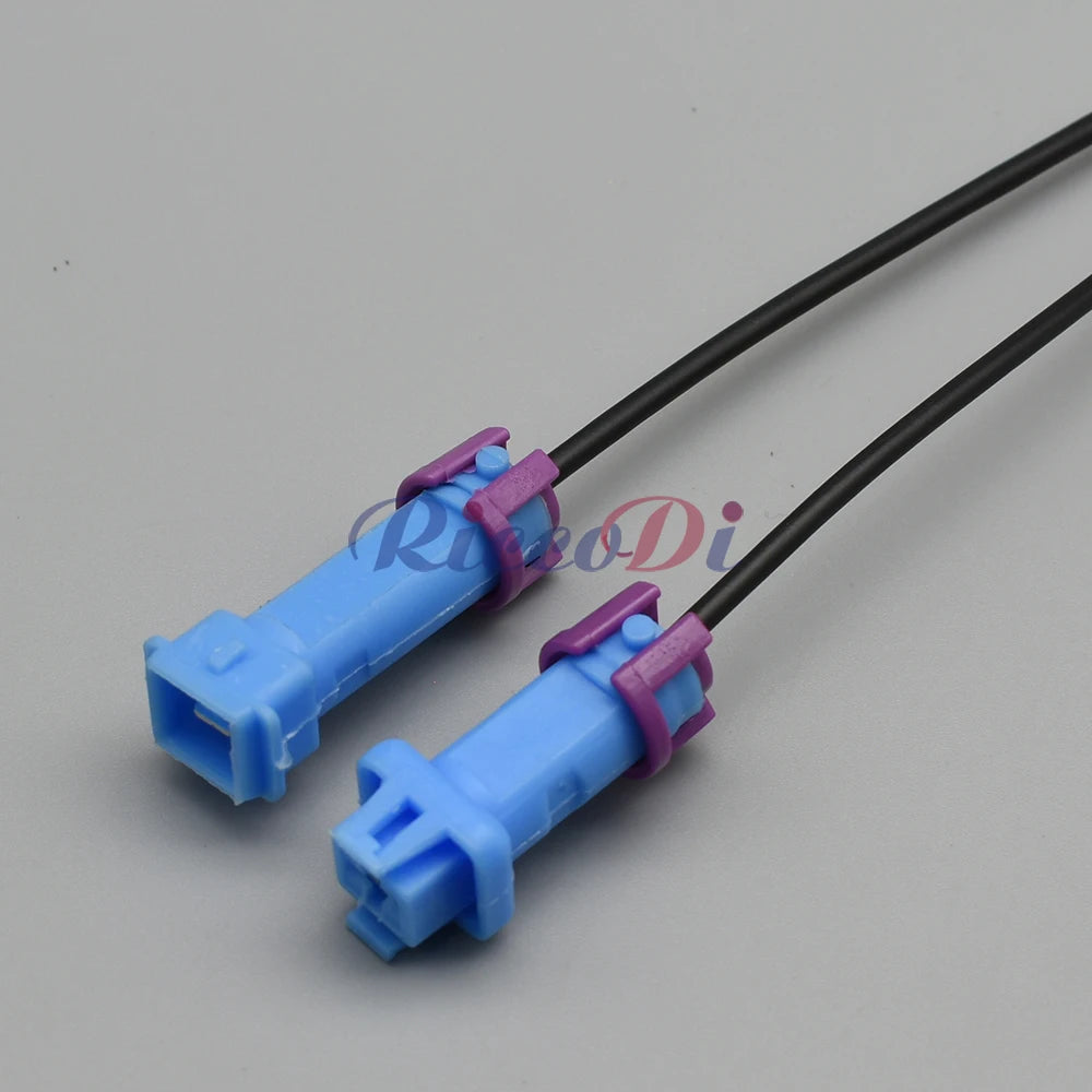 Automotive air conditioning circular connector attached to cable for stable and durable electrical connection