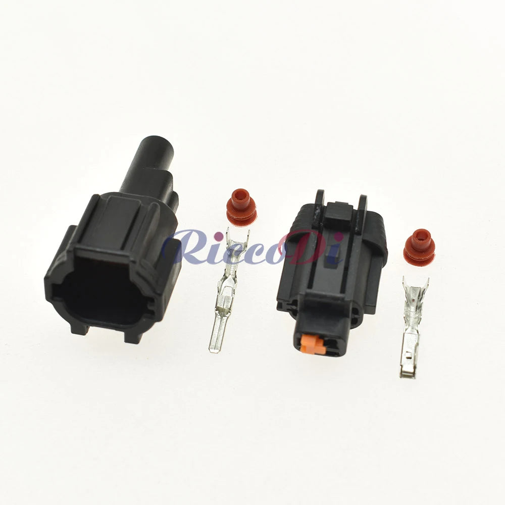 Automotive connector installed in air conditioner compressor pump wiring harness for secure and stable electrical connection