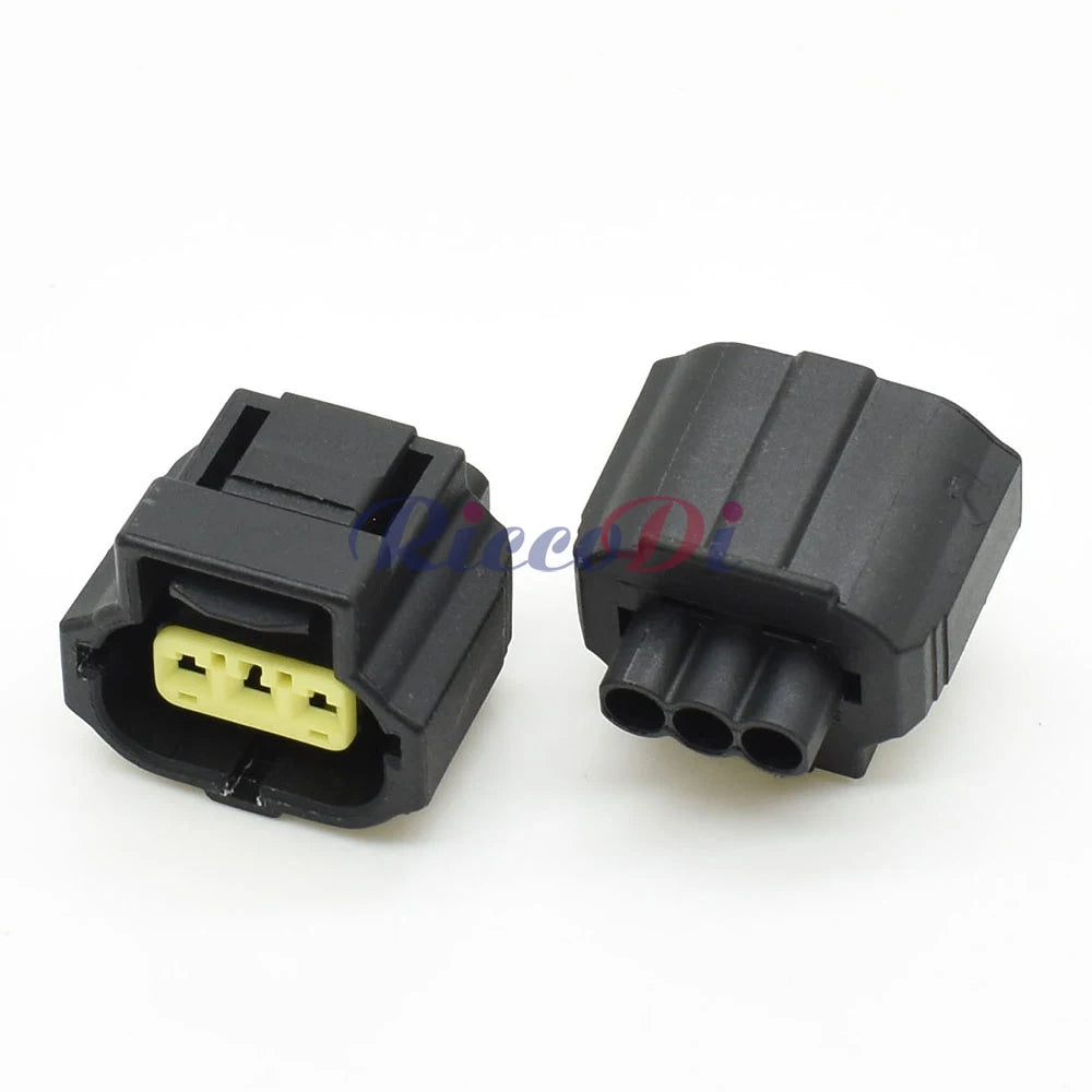 Durable plastic housing of 3-pin female auto alternator generator connector 184032-1 for long-lasting performance