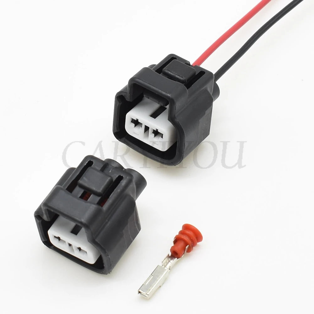 Automotive 2-pin waterproof connector 192000-3130 installed on water temperature sensor wiring harness in vehicle