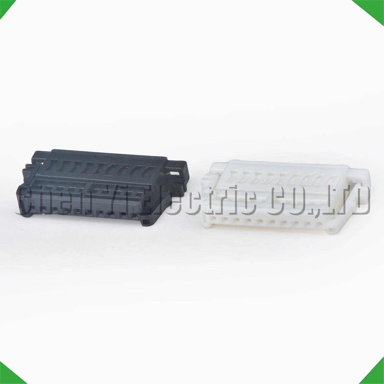 Automotive connector plug 9132576-02
