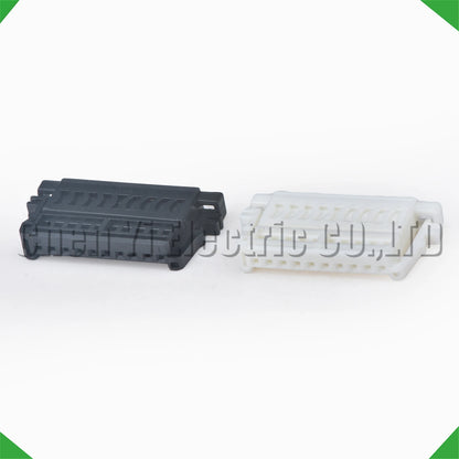 Automotive connector plug 9132576-02