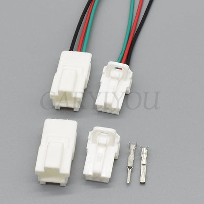 Detailed view of wiring harness cable and plastic housing of 3-Pin auto connector 7122-7830 7123-7830
