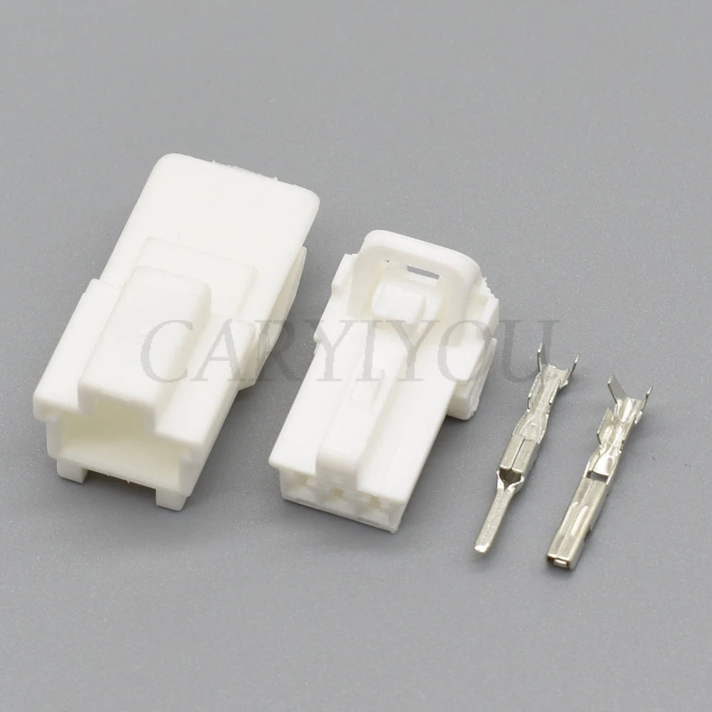 3-Pin auto connector 7122-7830 7123-7830 installed in automotive wiring harness showing unsealed socket and 15cm wire connection