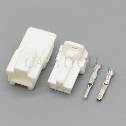 3-Pin auto connector 7122-7830 7123-7830 installed in automotive wiring harness showing unsealed socket and 15cm wire connection