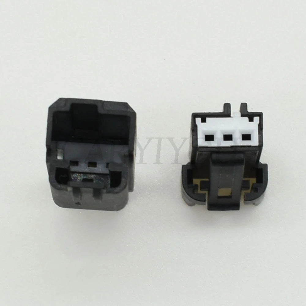 Locking mechanism of 3-Pin auto connector 31067-1040 31067-1010 1393367-1 ensures stable and secure installation in Ford Focus and Mondeo